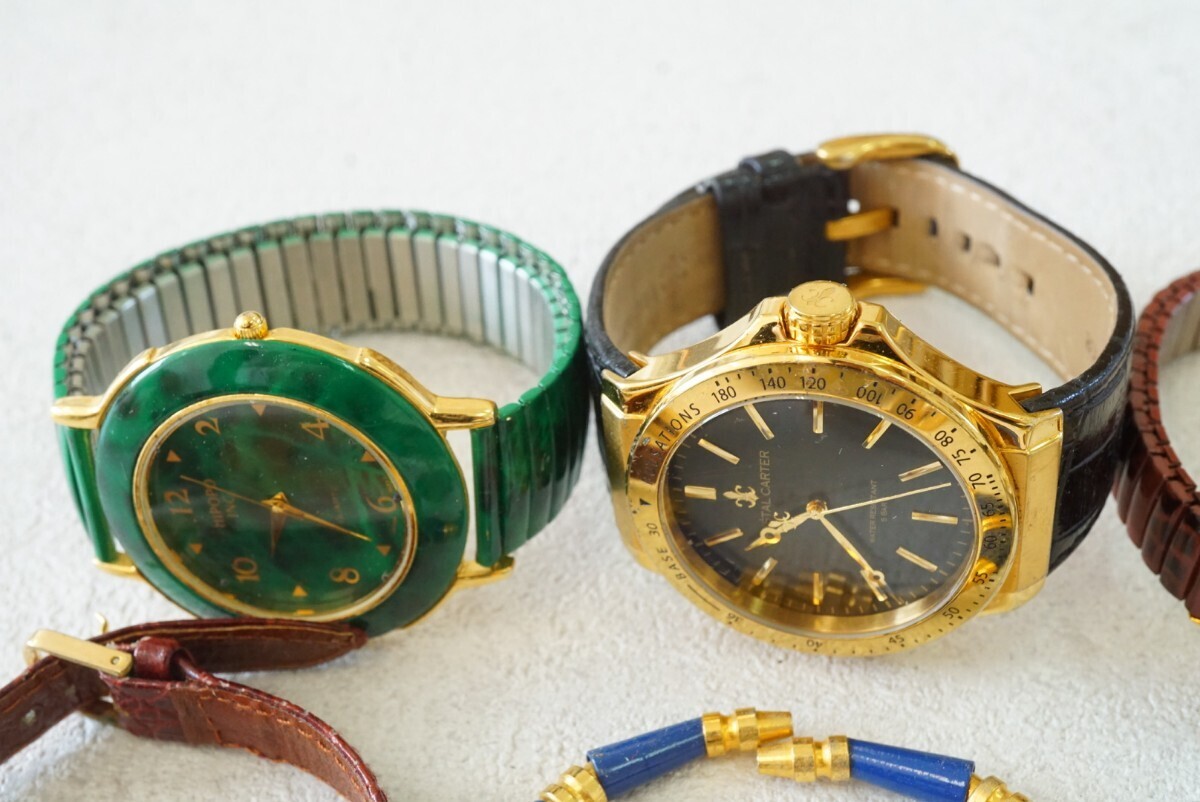 F802 ゴールドカラー 腕時計 10点セット メンズ レディース アクセサリー クォーツ 大量 まとめて おまとめ まとめ売り バングル 不動品_画像2