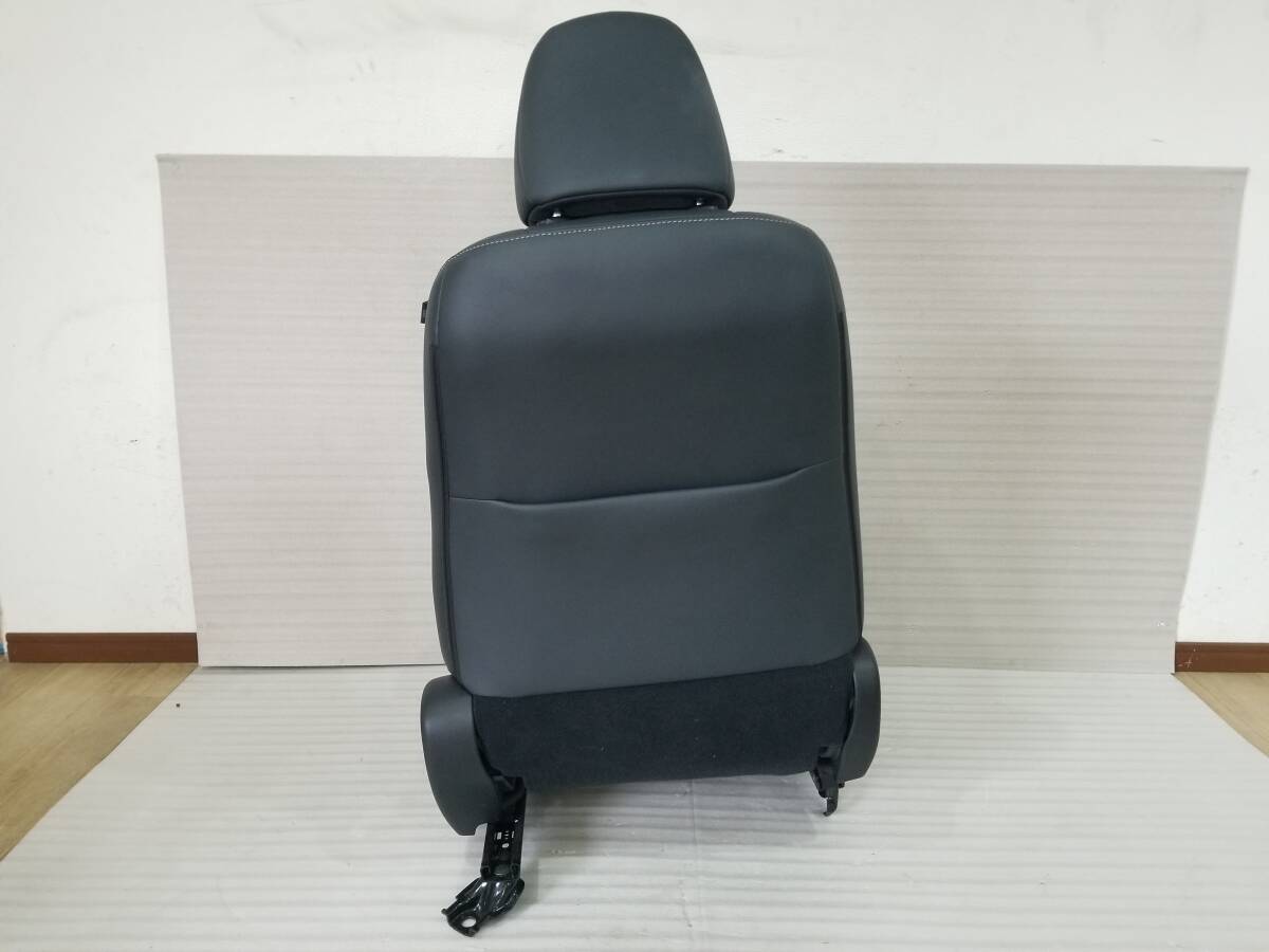 LEXUS Lexus CT200h ZWA10 original front driver's seat [2]