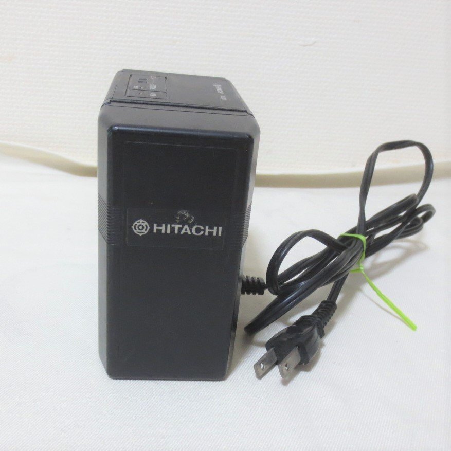 R146　日立　HITACHI　ビデオカメラ　マスタックスムービー用　充電器　A-C50 バッテリー　VM-BP51_画像1