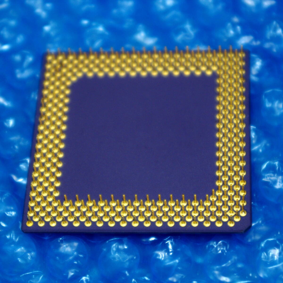 AMD K6-2 300MHz 動作未確認 CPUとエンブレムシール _画像3