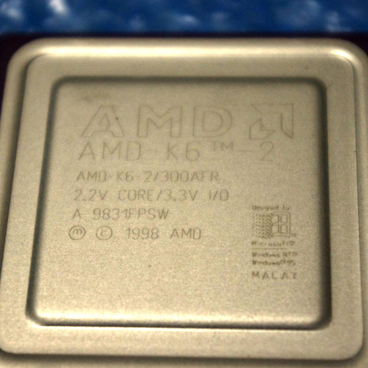 AMD K6-2 300MHz 動作未確認 CPUとエンブレムシール _画像4