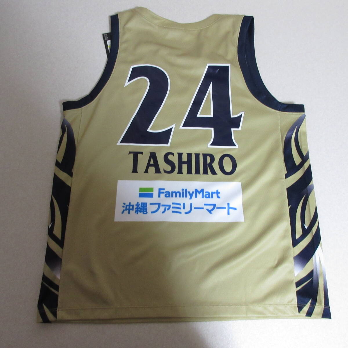 ○未使用品 アンダーアーマー◆バスケットボール Bリーグ 琉球ゴールデンキングス タンクトップ ユニフォーム 24番 田代直希◆Ｍサイズ_画像2