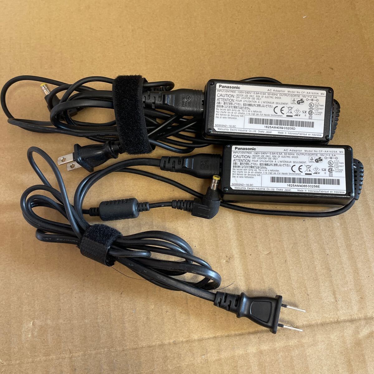 (F-403)Panasonic AC adapter CF-AA1625A M4 16V~2.5A