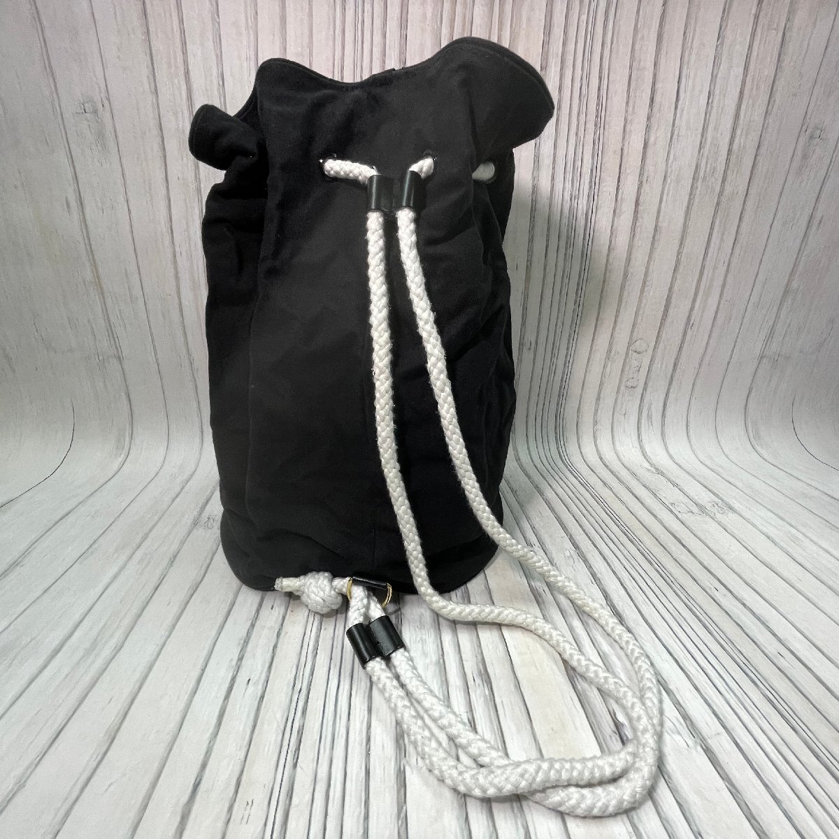 m002 G1(100) CHANEL シャネル ノベルティ 巾着型 ショルダーバッグ キャンバス ブラック 黒 鞄 カバン 保管袋付きの画像3