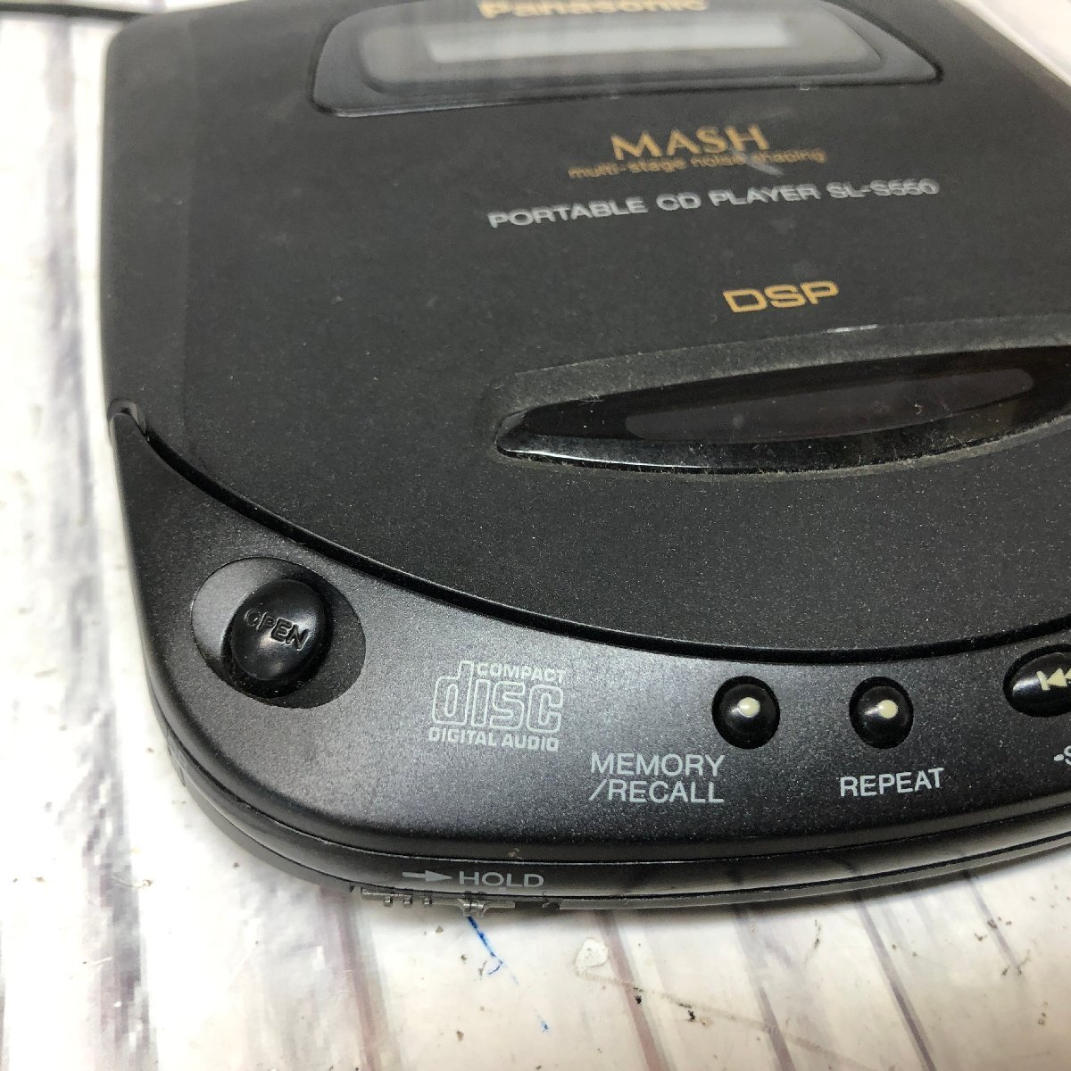 m001L Z2(60) Panasonic パナソニック ポータブルCDプレーヤー SL-S550 MASH アダプタ付 稼動品 現状渡し PORTABLE CD PLAYER オーディオ_画像4