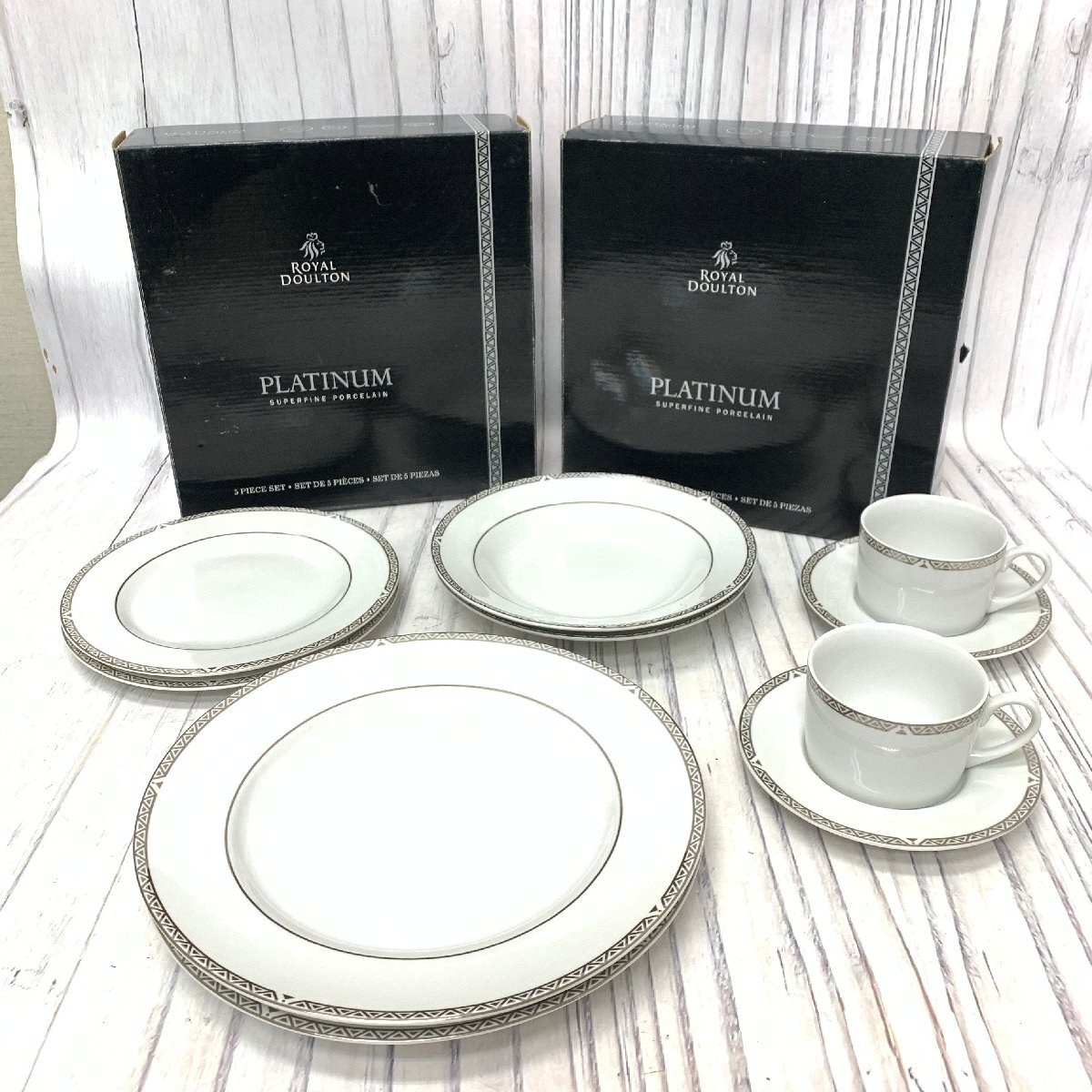 s001 K2 保管品 ROYAL DOULTON PLATINUM ロイヤルドルトン プラチナム 5点（プレート/スープ皿/カップ/ソーサー）セット×2箱_画像1