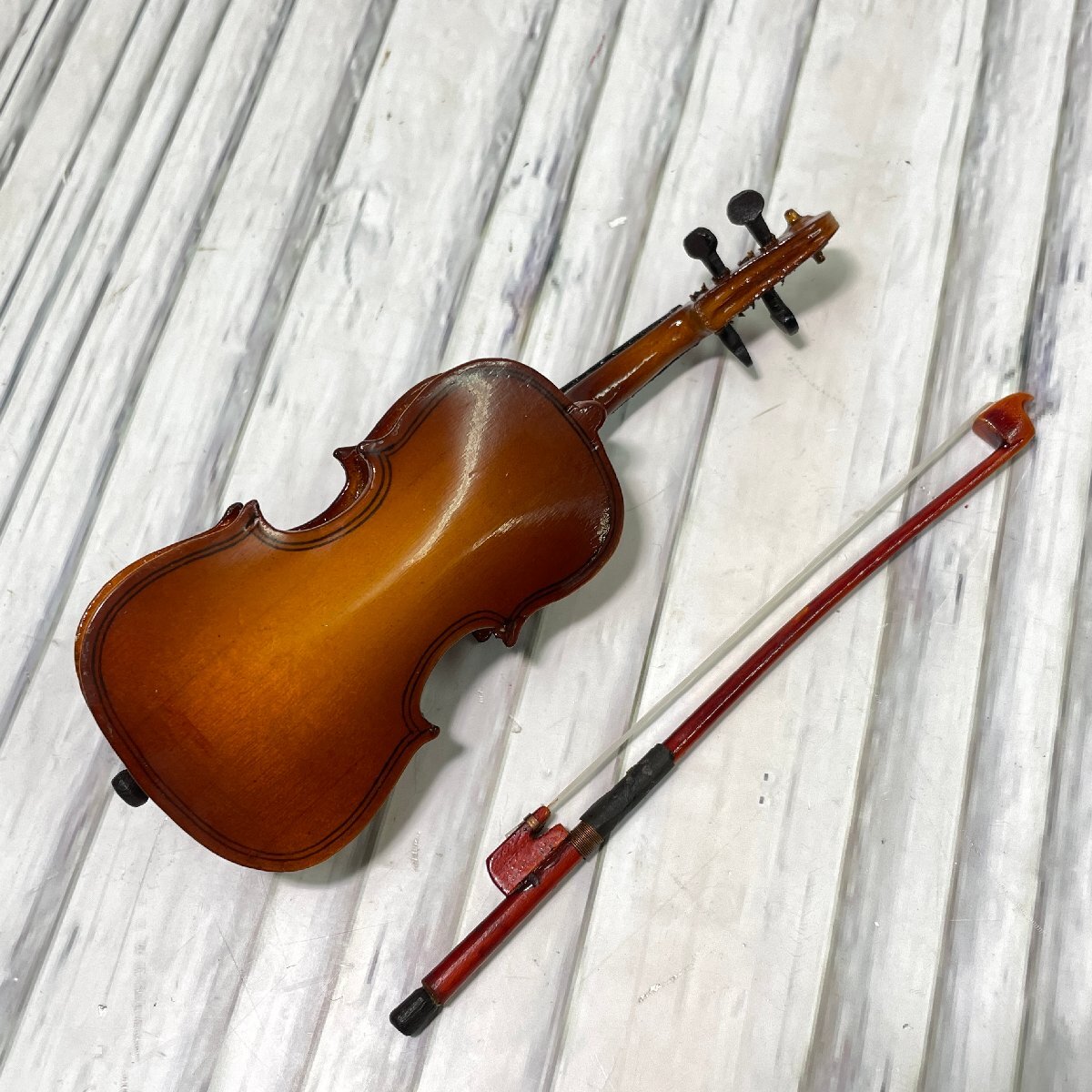 m002 D1(30) ミニチュア バイオリン ハードケース付き ドールハウス 小物 置物_画像4