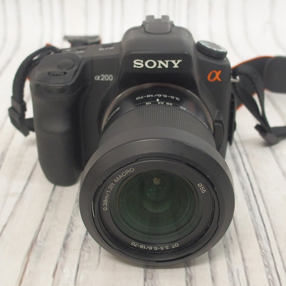 f002 F3 SONY ソニー α200 DSLR-A200 一眼レフデジタルカメラ 3.5-5.6/18-70 バッテリー 充電器 説明書有り カメラ 現状品_画像3