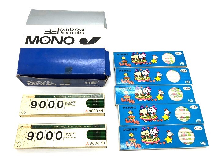 [..] * [ Showa Retro pencil new goods ] Mitsubishi 9000 4H 2 dozen BELLCAT No930 HB 5 dozen dragonfly mono HB 11 dozen MDZ01MNB77