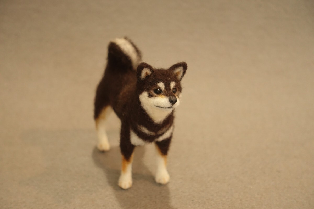 小さな柴犬　9cm　黒柴犬　羊毛フェルト　ハンドメイド　ミニチュア_画像2