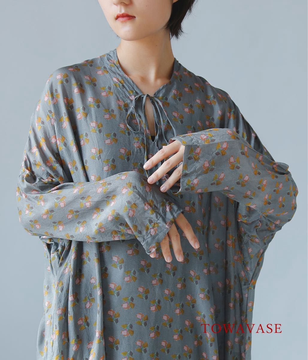 TOWAVASE トワヴァーズネックレス付き シルク 花柄 ルイ ドレス TOWAVASE トワヴァーズネックレス付き シルク 花柄 ルイ ドレス