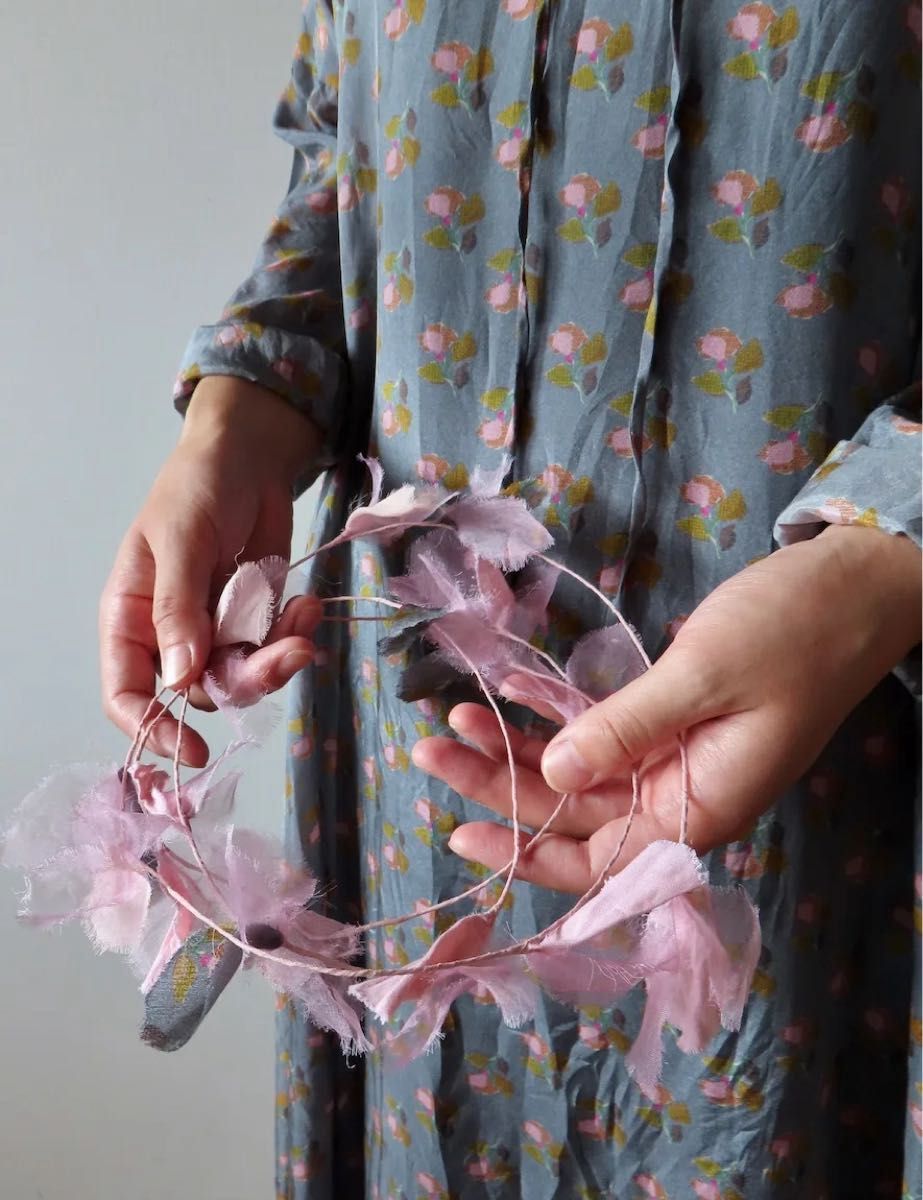 TOWAVASE トワヴァーズネックレス付き シルク 花柄 ルイ ドレス TOWAVASE トワヴァーズネックレス付き シルク 花柄 ルイ ドレス