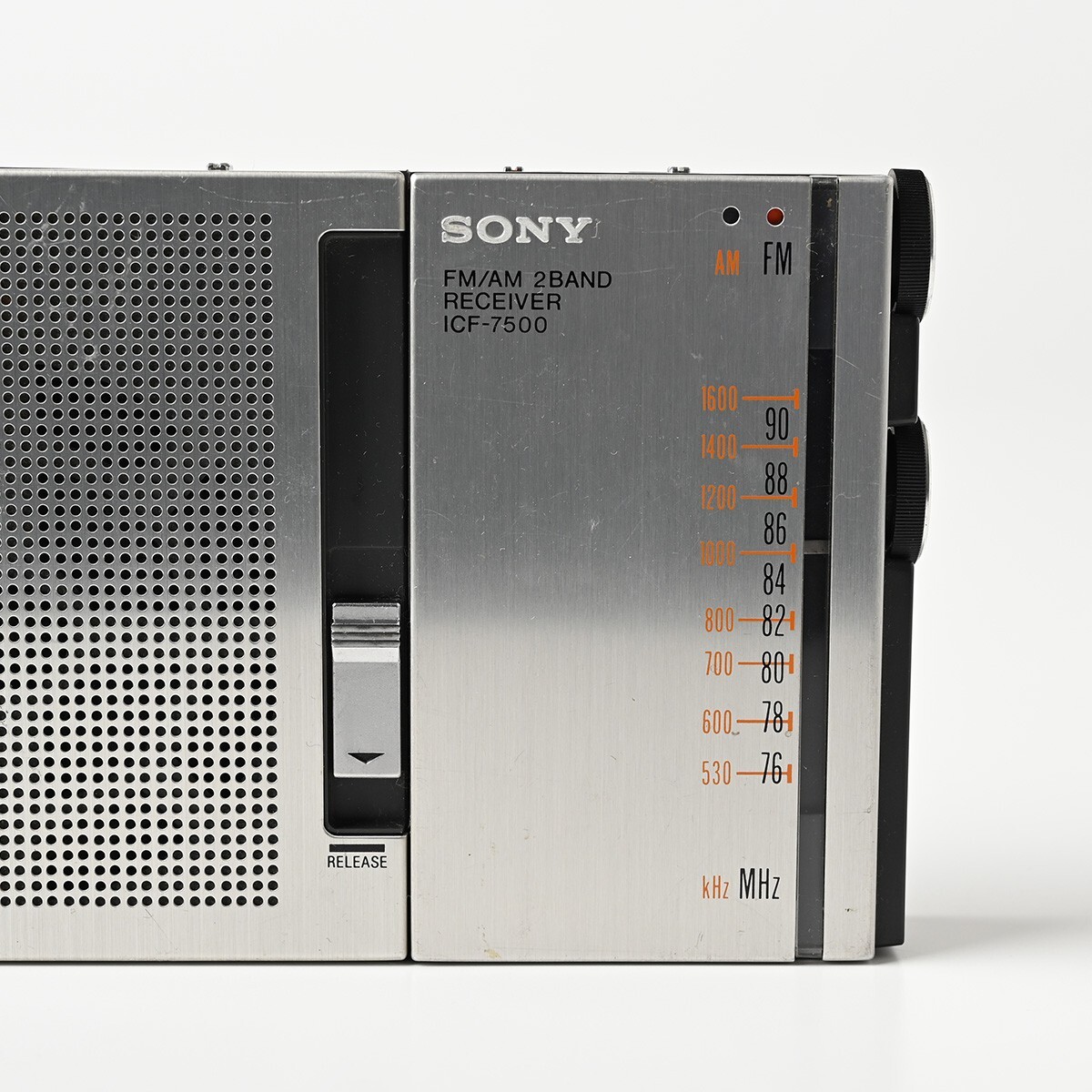 【動作確認済】SONY ICF-7500 ポータブルラジオ 2バンドレシーバー セパレート スピーカー着脱式 FM/AM ソニー 昭和_画像7