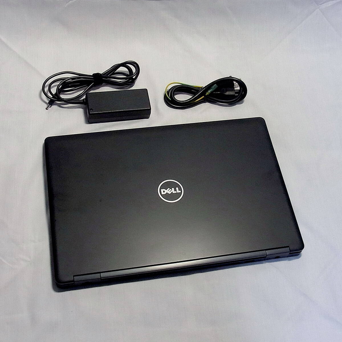 DELL Latitude 5590/ no. 8 поколение CPU/ новый товар SSD1TB/ память 32GB/15 type FullHD жидкокристаллический / беспроводной 5GHz соответствует /Windows11/Office2021/ ноутбук / офис имеется 