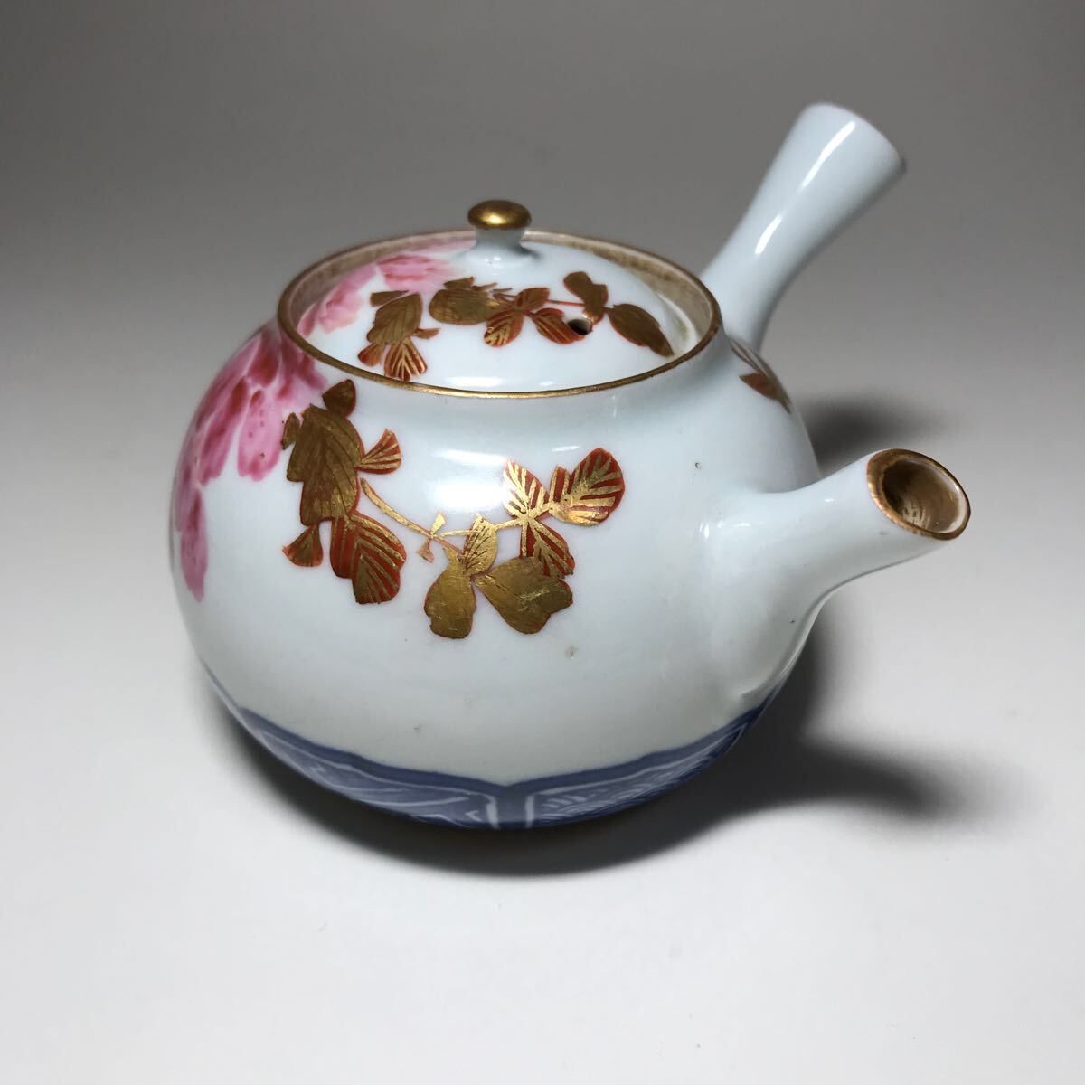  era thing . tea utensils large Japan Eiraku made small teapot green tea . gold paint 