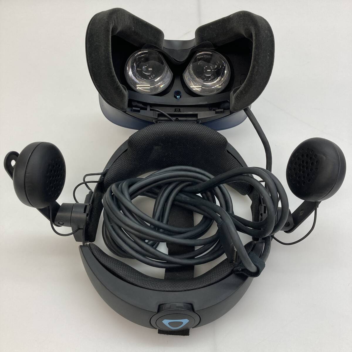 No.5616 ★1円～ 【VIVE】 HTC VIVE Cosmos VRヘッドセット 付属品完備 ジャンク品の画像4