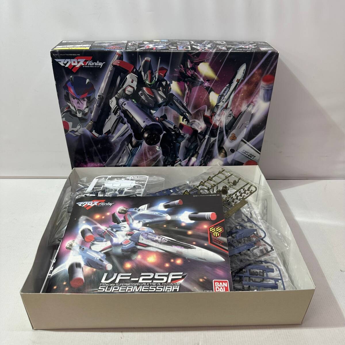 No.5761 ★1円～【プラモデル】マクロスF 1/72 VF-25F スーパーメサイアバルキリー アルト機 プラモデル 中古品_画像4