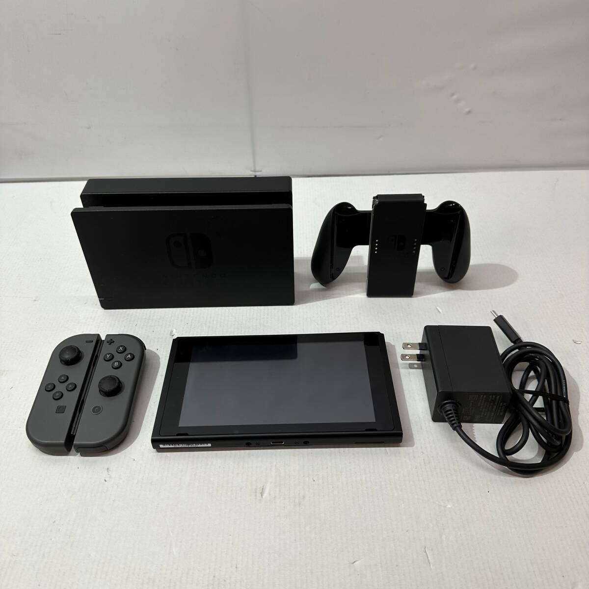 No.5774 ★1円～【Nintendo Switch】スイッチ 旧型 グレー 本体 動作確認済 中古品_画像3