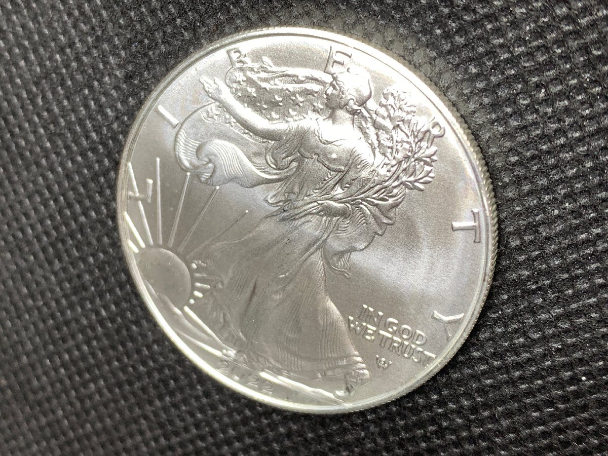 31.1 グラム 2022年 (新品) アメリカ「イーグル・ウオーキング リバティ」純銀 1オンス 銀貨の画像3
