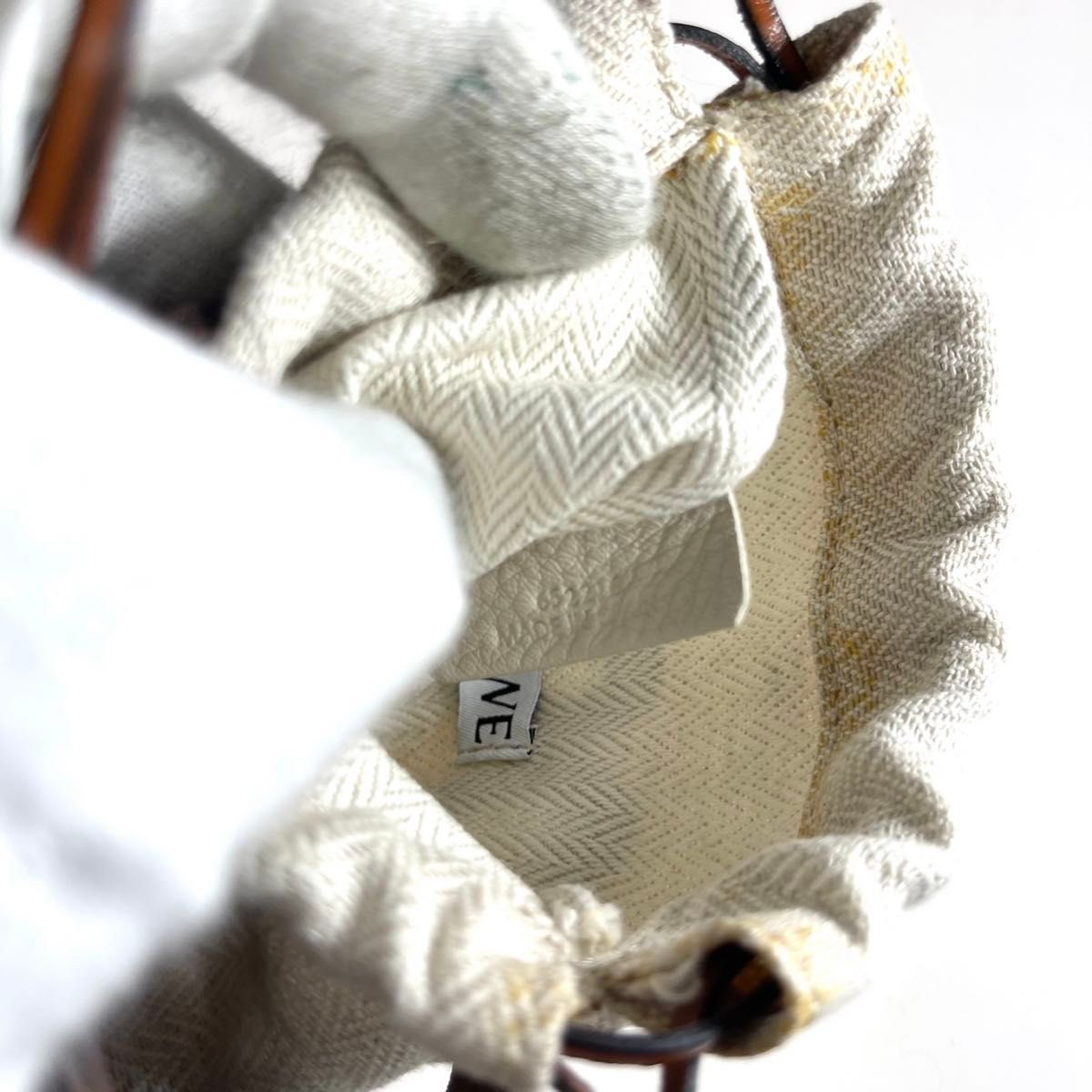 LOEWE アナグラム カットアウトポケット ショルダーバッグ a247 LOEWE アナグラム カットアウトポケット ショルダーバッグ a247