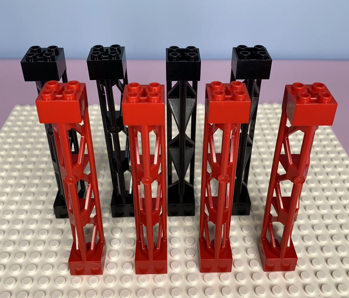 レゴ LEGO 基本ブロック 鉄骨 支柱 三角柱 柱　鉄筋　黒4個　赤4個　計8個_画像1