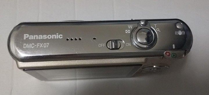 Panasonic DMC-FX07 バッテリーとチャージャー付き LUMIX コンパクトデジタルカメラ