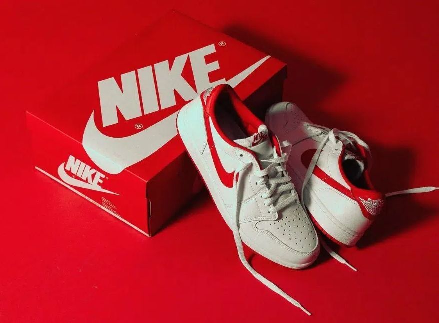 新品 30.0cm ナイキ エア ジョーダン レトロ 赤 白 White UNIVERSITY Red NIKE AIR JORDAN 1 LOW OG 箱付き 未使用 正規品 本物 CZ0790-161_画像3