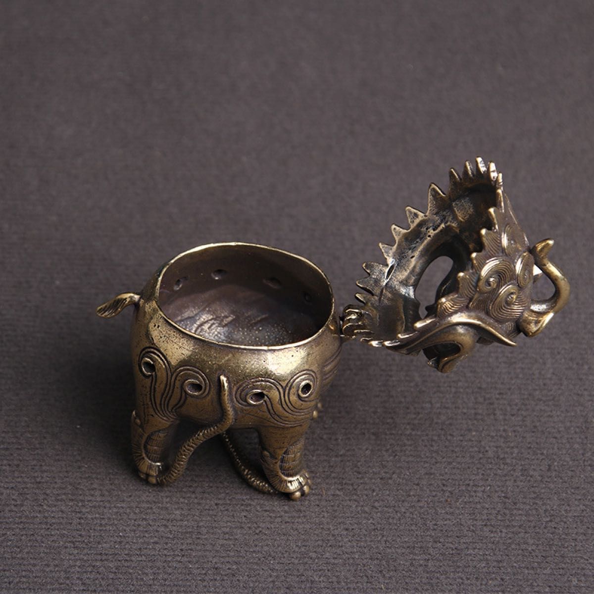 真鍮　アンティーク　神獣像　香炉　風水　お香 銅製 中国 香道具