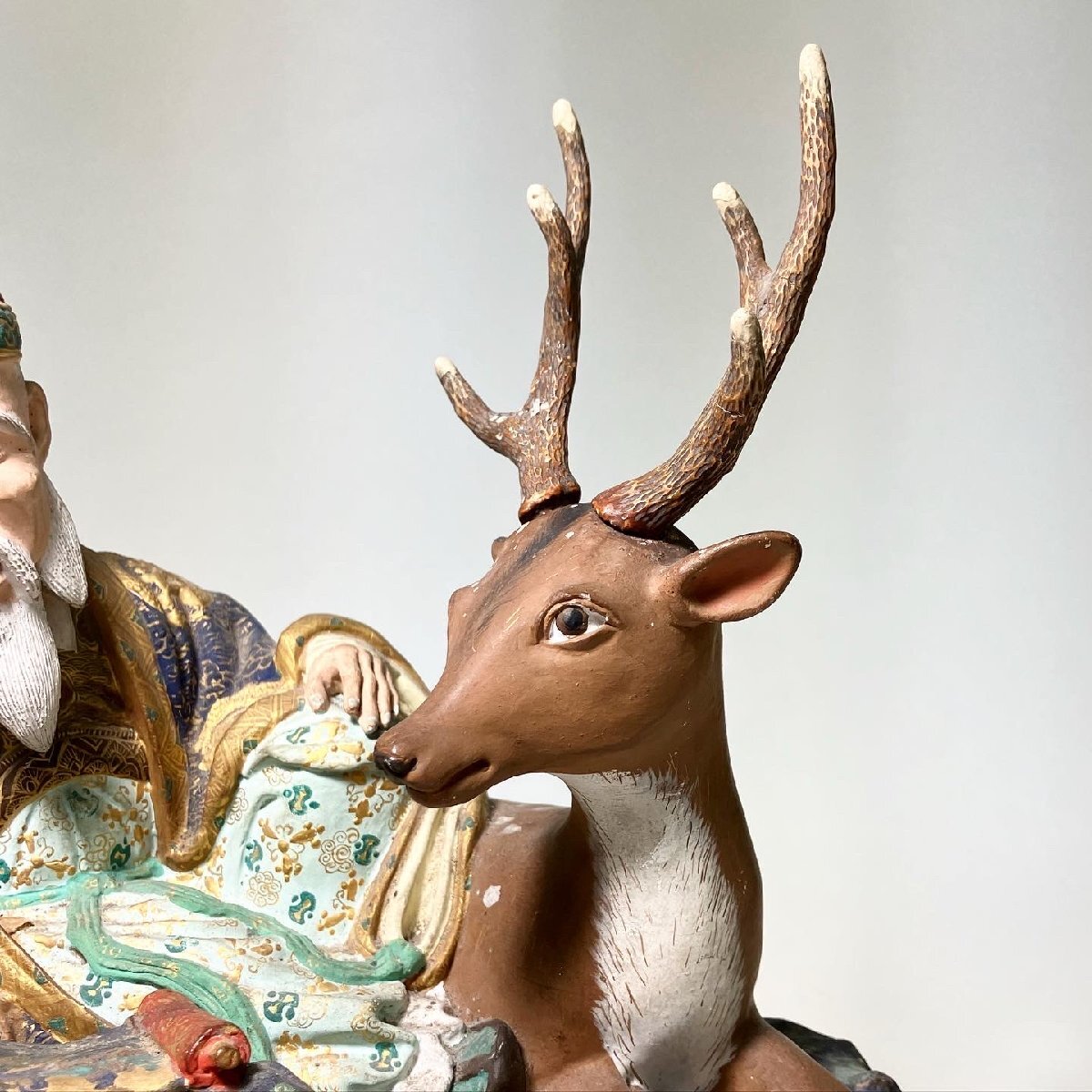 【京全】時代物 彩色古陶磁 細密色絵 鹿寿老人 置物 高さ：24.2cm_画像3