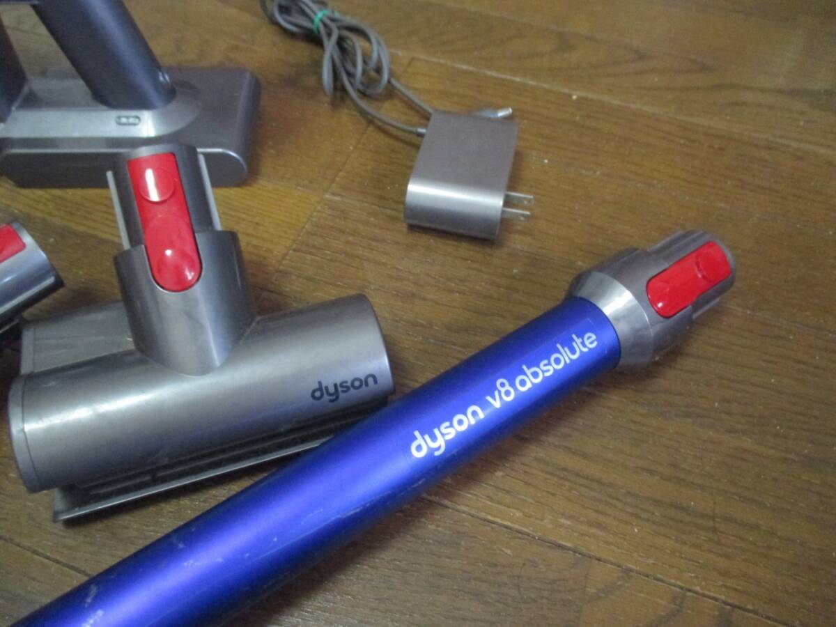 【■dyson ダイソン コードレスクリーナー SV10　動いています　　通電OK　付属付き】ジャンク扱いで★ _画像9