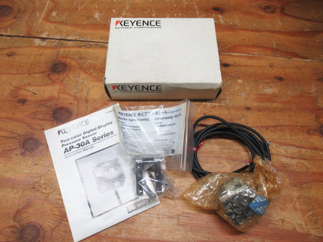 未使用品 KEYENCE キーエンス 2色表示式デジタル圧力センサ AP-31A 管理6M0510D-B8_画像1