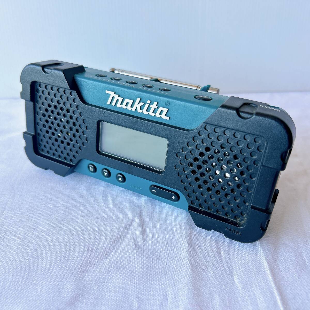 動作品 中古 Makita マキタ MR501 ラジオ バッテリーなし ポータブル radio 防災 の画像1