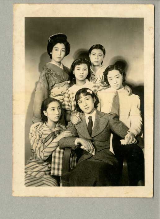 27* woman 5 person .. position 1 person : movie steel photograph *