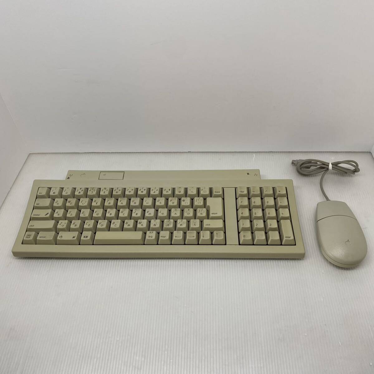 中古★Apple Keyboard IIとDesktop Bus Mose Il のセット 動作未確認_画像1