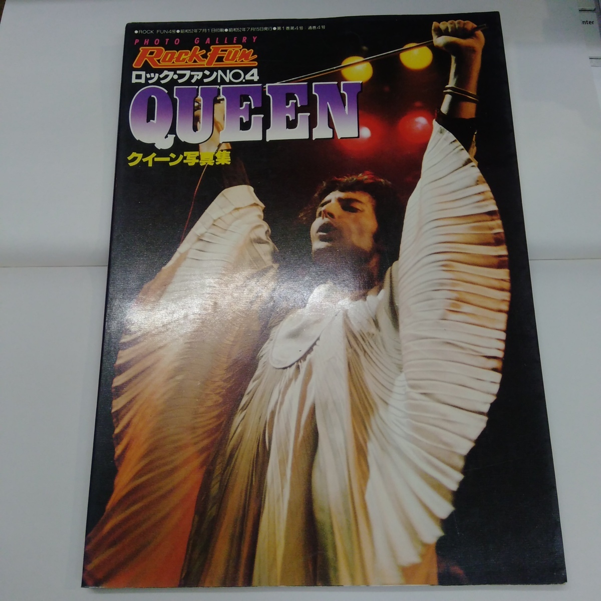 ★ *希少* クイーン写真集　ロック・ファンNO.4 1977年発行 Queen ROCK FUN フレディ・マーキュリー_画像1