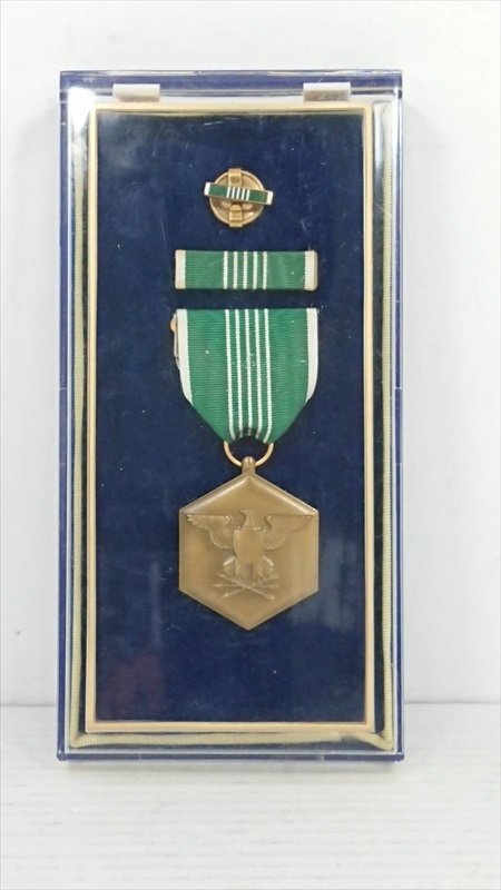 [珍品]米陸軍功労勲章 メダル リボンピン セット FOR MILITARY MERIT ミリタリー medal ケース付き ディスプレイ 雑貨_画像1