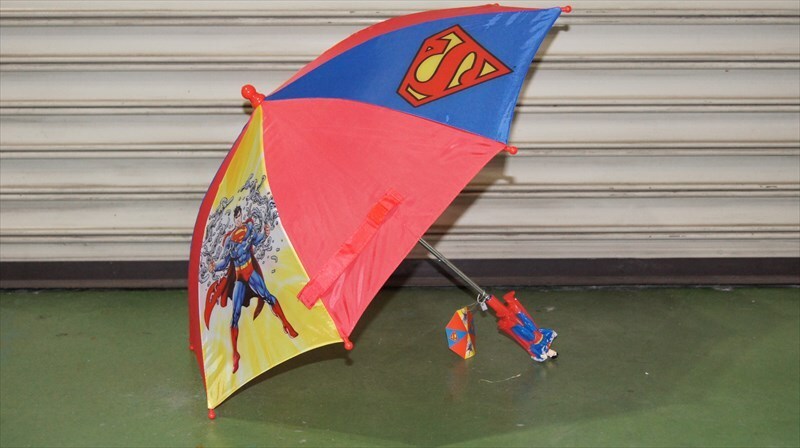SUPERMAN チェーン デザイン 子供用傘 持ち手がフィギュア DCコミックス キッズ アメコミ キャラクター 雑貨[未使用品]_画像1