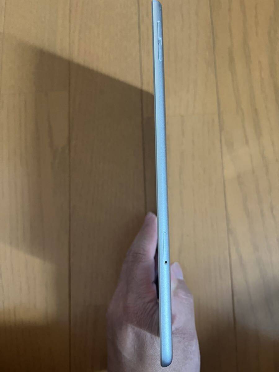 1円スタート　極美品　iPad mini5 64GB シルバー　中古_画像4