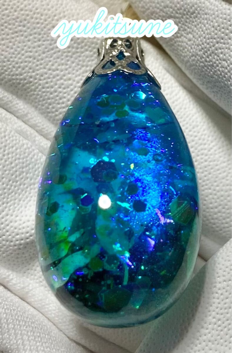 No 160】ハンドメイド あやめと猫 レジンアクセサリー No 160】ハンドメイド あやめと猫 レジンアクセサリー