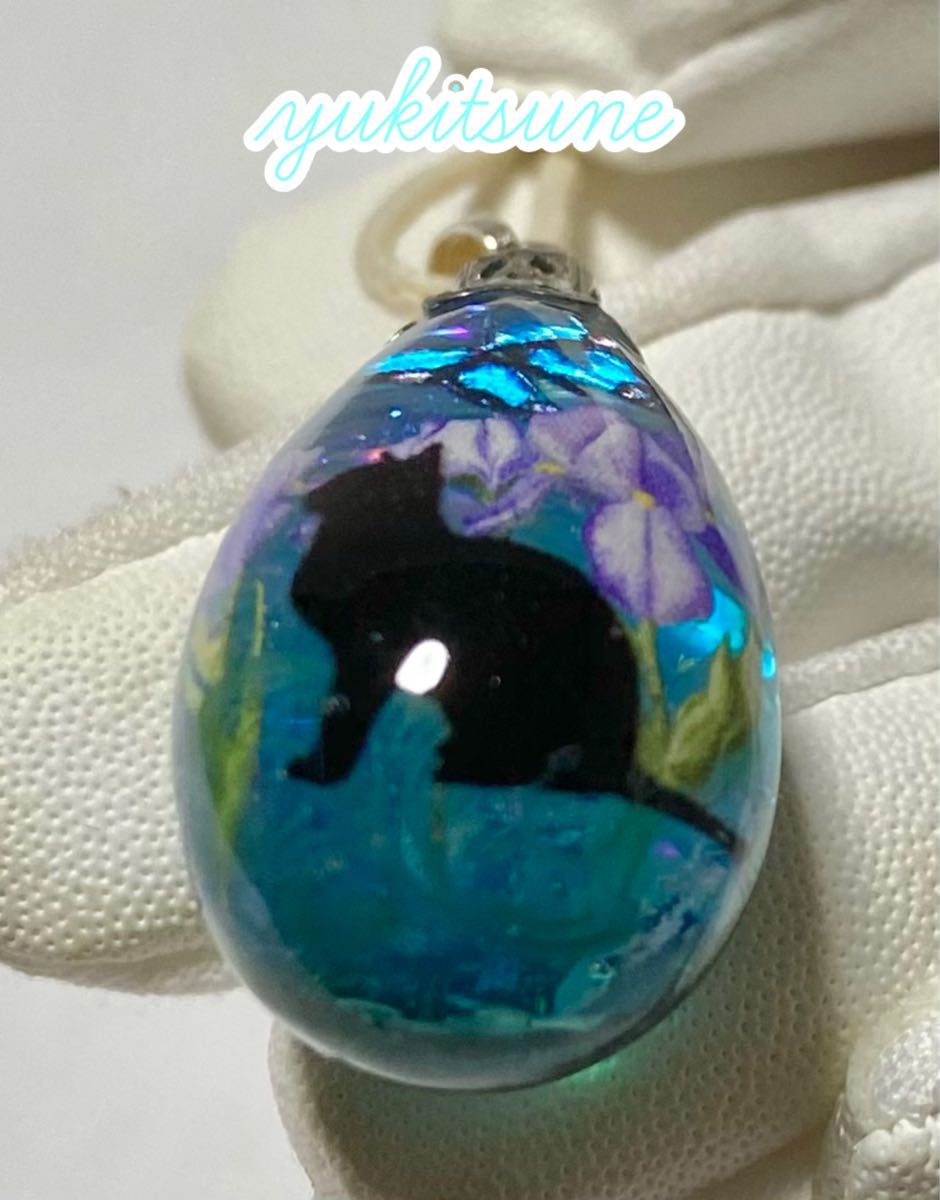 No 160】ハンドメイド あやめと猫 レジンアクセサリー No 160】ハンドメイド あやめと猫 レジンアクセサリー
