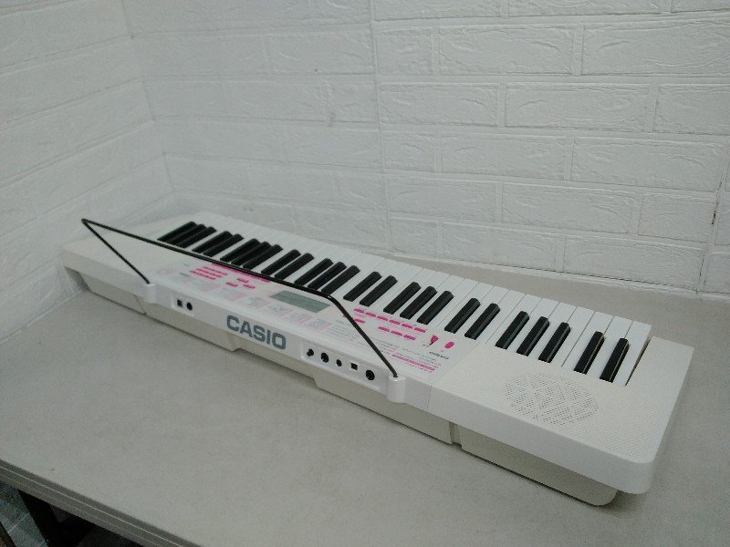 美品 CASIO カシオ キーボード LK-121 光 ナビゲーション HIKARI NAVIGATION マイク付き_画像2