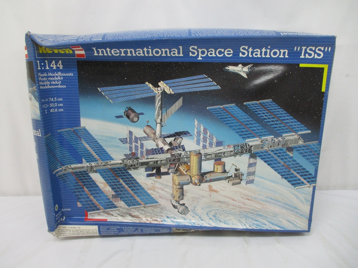 7047B 未組立 Revell レベル 国際宇宙ステーション International Space Station ISS 1/144スケール プラモデル◆BANDAI バンダイ プラモの画像1