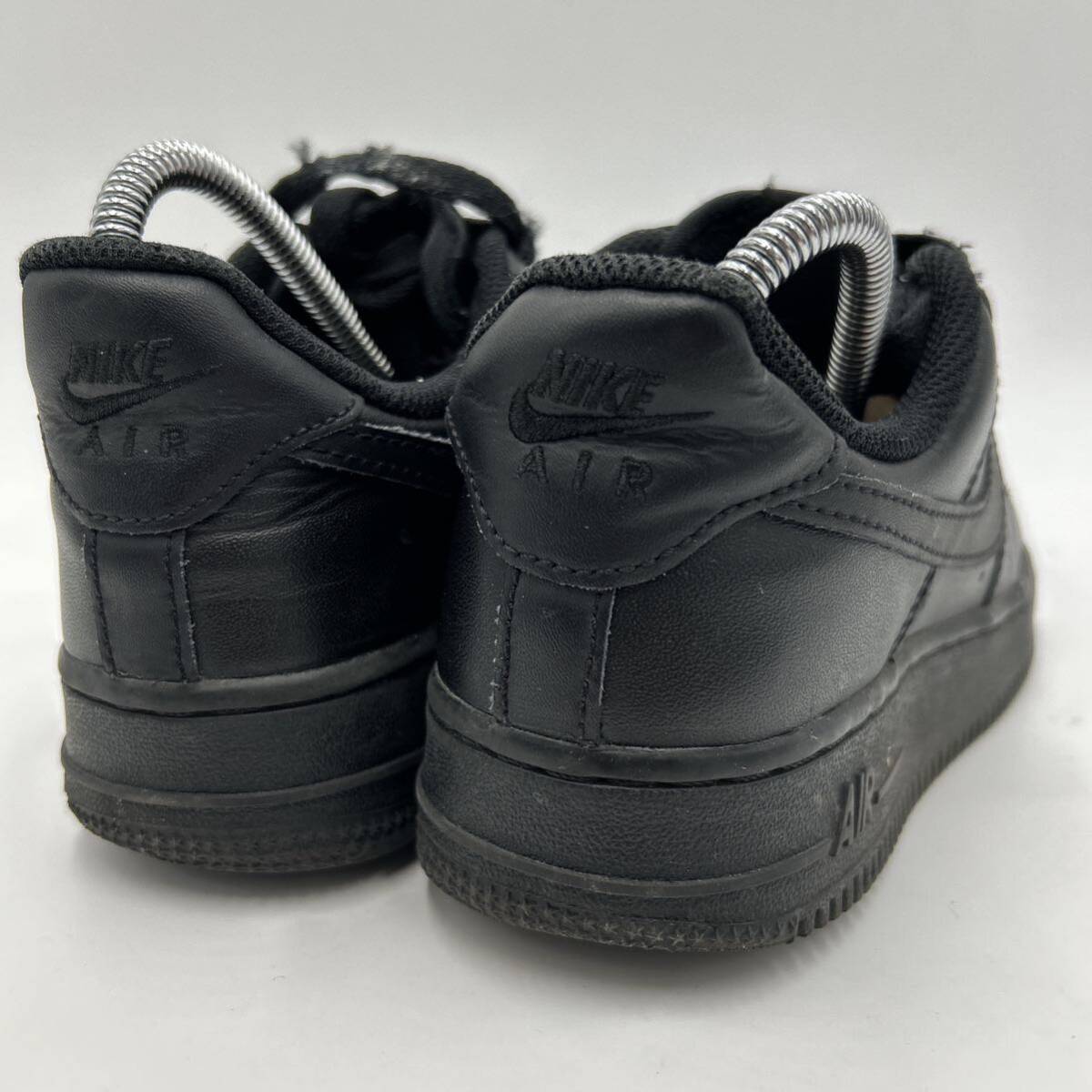 H ■ 22年製 '人気モデル' NIKE ナイキ AIR FORCE 1 '07 エアフォース LEATHER ローカット スニーカー 22.5cm レディース 靴 DD8959-001_画像5