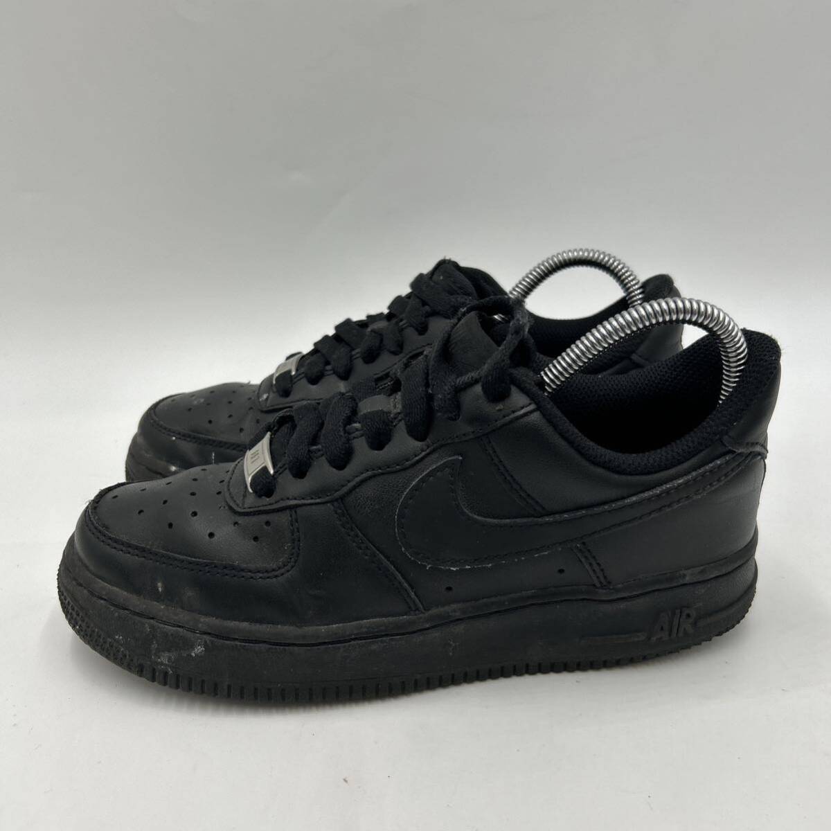 H ■ 22年製 '人気モデル' NIKE ナイキ AIR FORCE 1 '07 エアフォース LEATHER ローカット スニーカー 22.5cm レディース 靴 DD8959-001_画像3