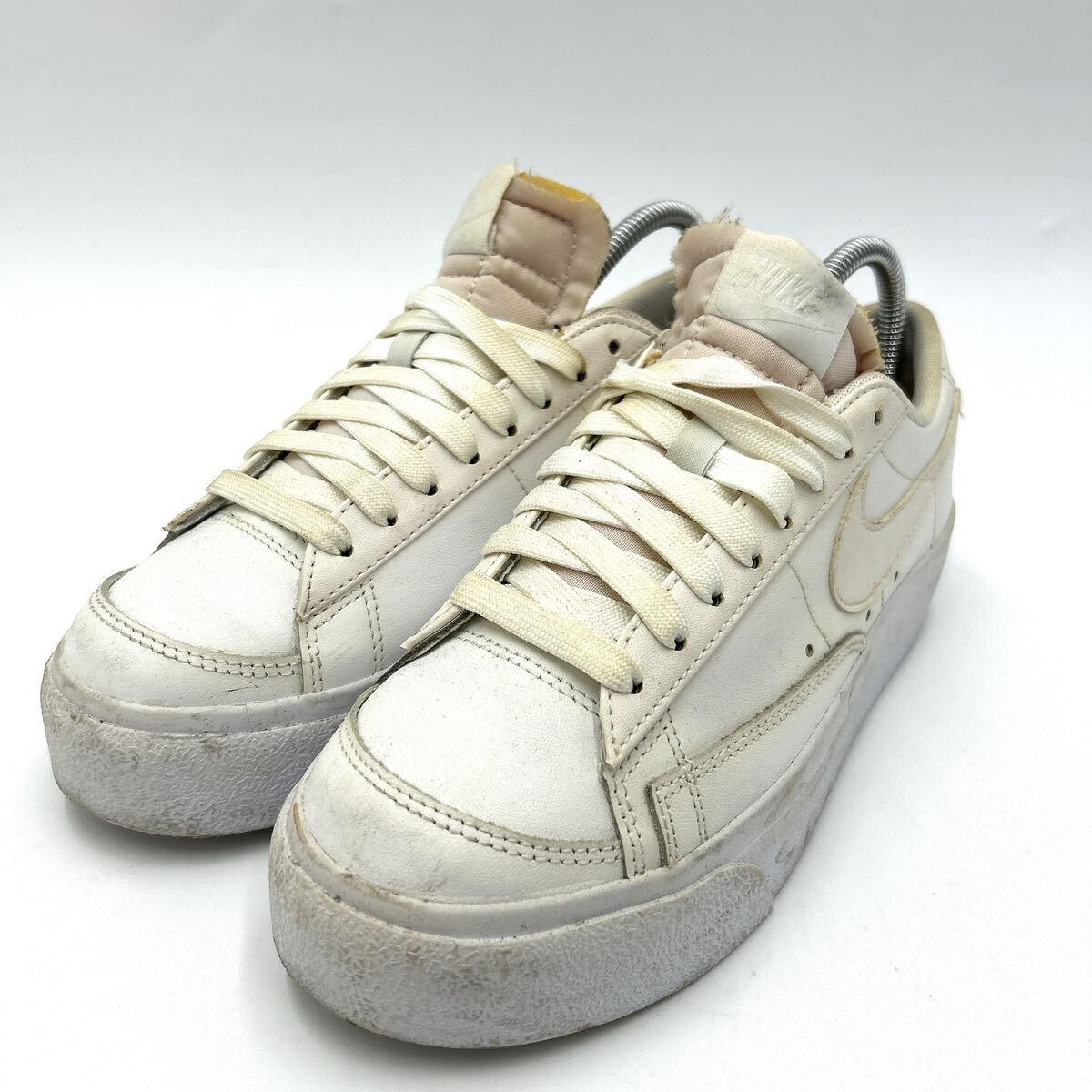 G ■ 21年製 '人気モデル' NIKE ナイキ BLAZER LOW ブレザーロウ LOW CUT スニーカー size:23cm レディース 婦人靴 シューズ DJ0292-100_画像1