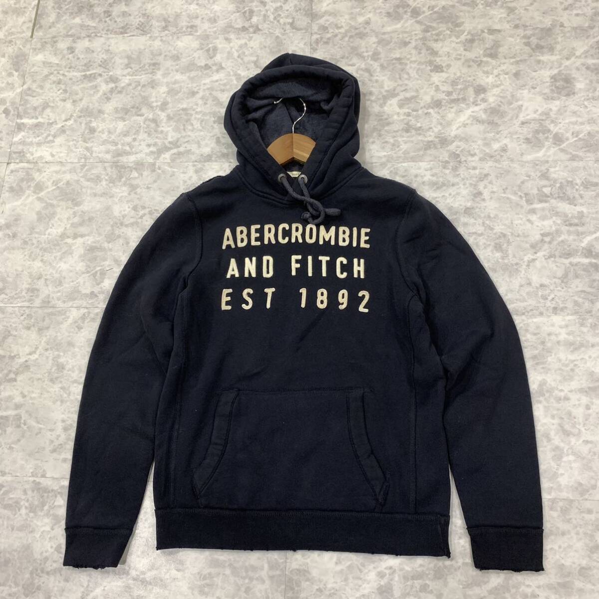 EE ▼ 着心地抜群!! Abercrombie＆Fitch アバクロンビーアンドフィッチ 裏起毛 スウェット パーカ / フーディ size:M プルオーバー NAVY_画像2