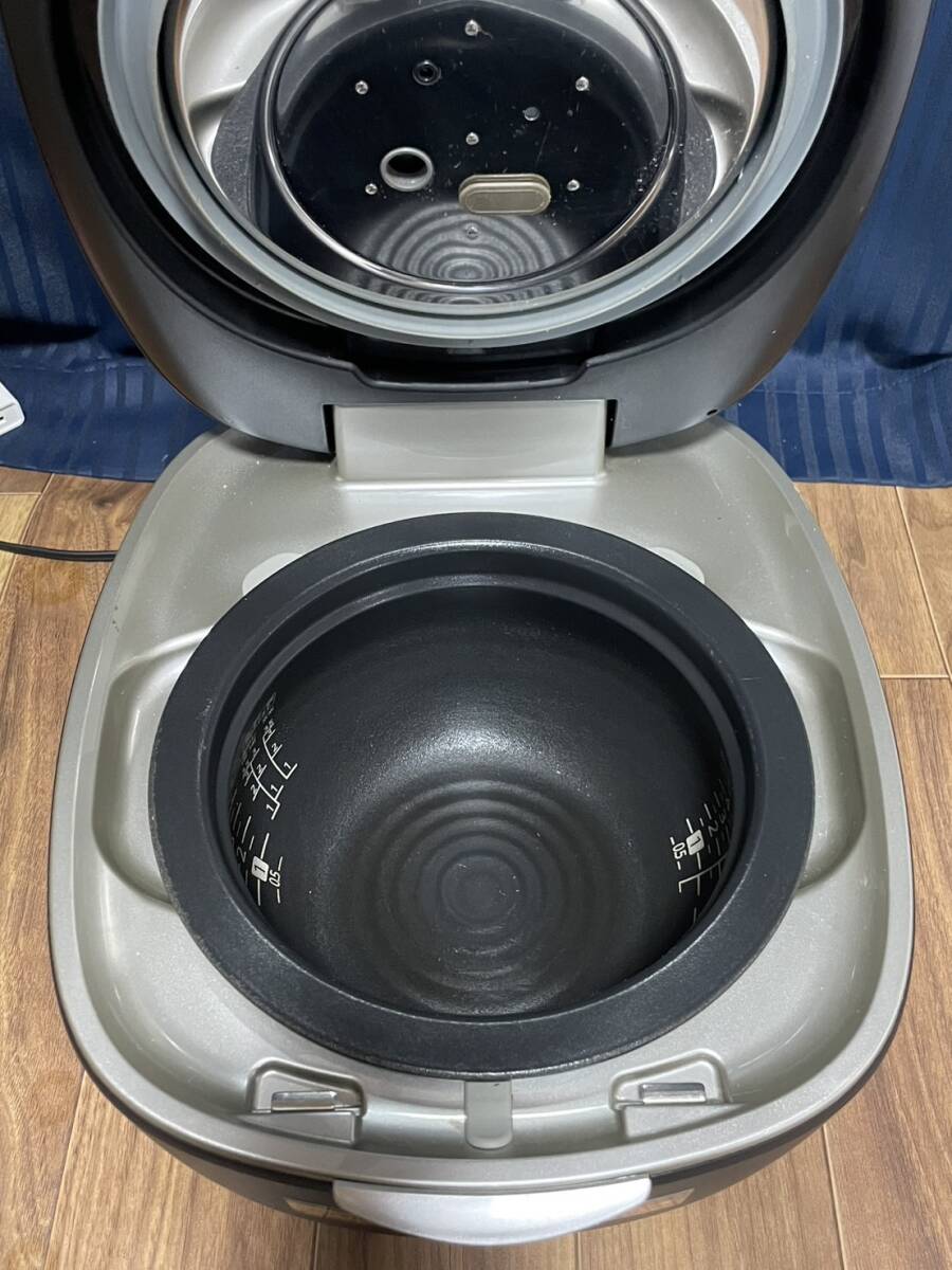 タイガー 圧力IHジャー炊飯器 土鍋ご泡火炊き JPL-S100-KT ストレートブラック 2022年製の画像5
