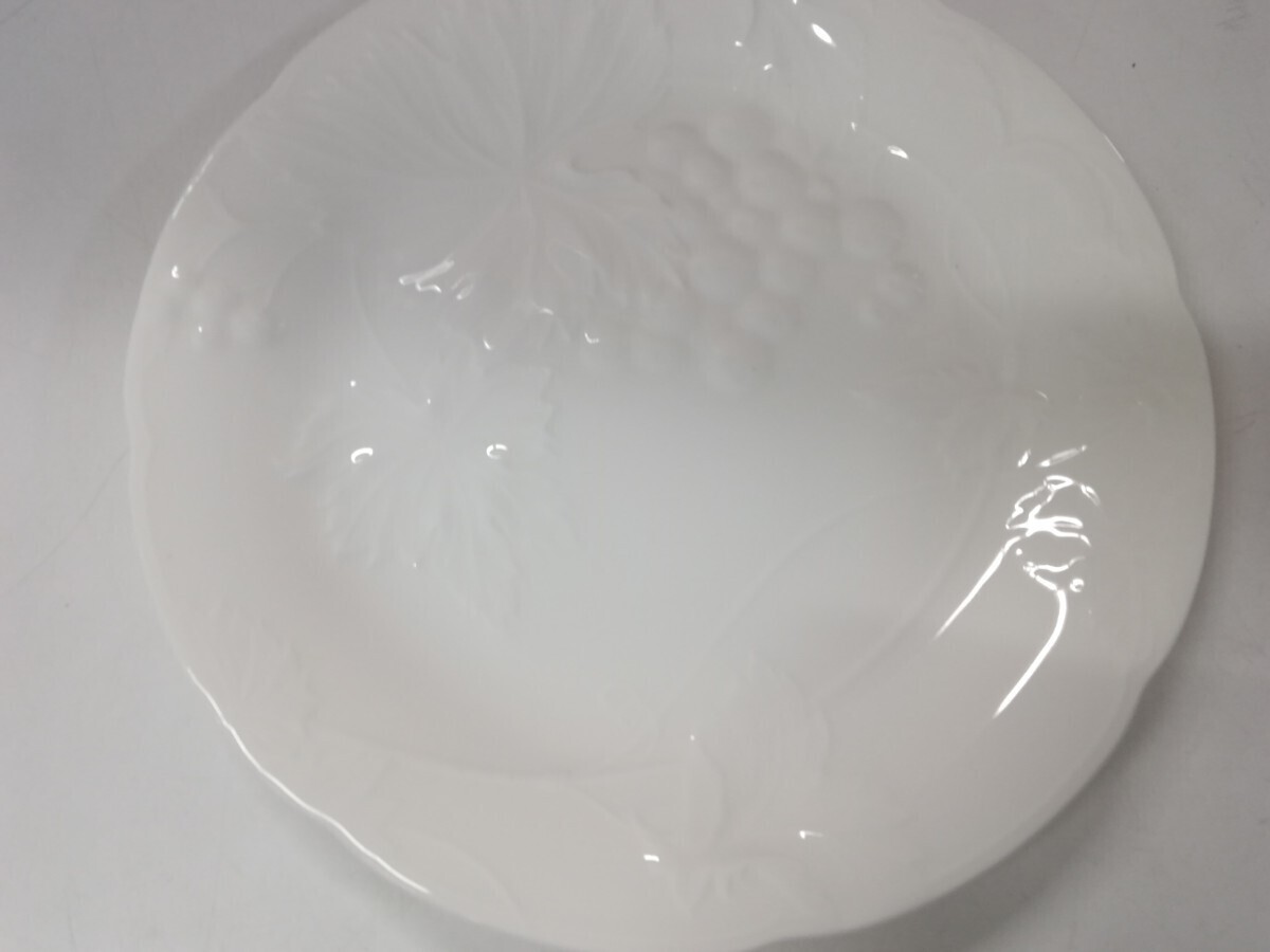g_t X353 ☆NARUMI ナルミボーンチャイナ フルーツレリーフ プレート5枚 直径19.5cm/高さ2cm ホワイト 洋食器 陶器☆_画像6
