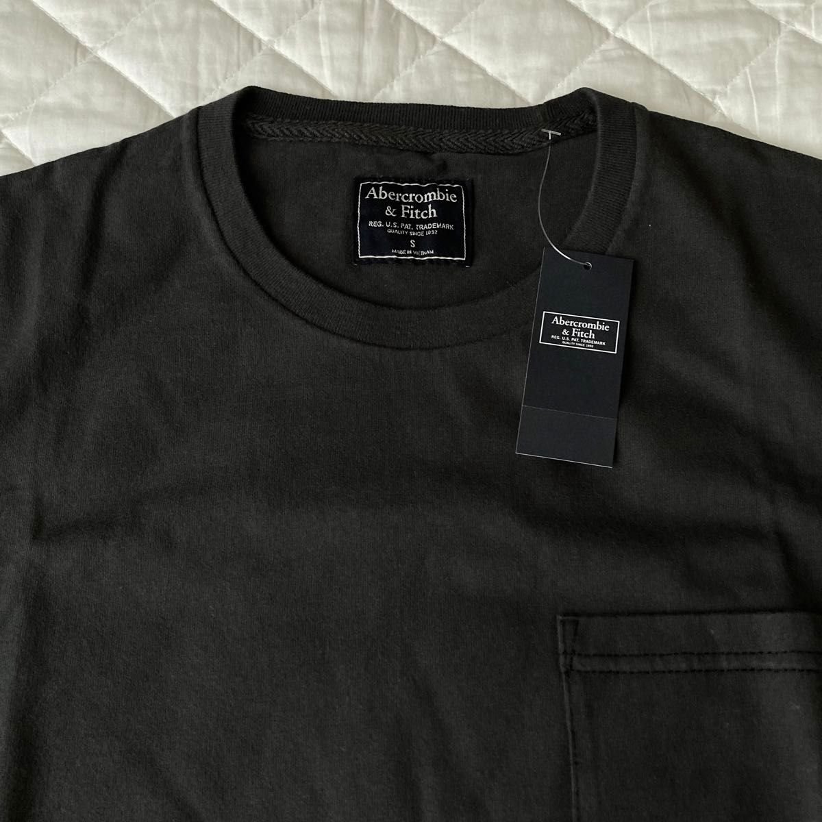 新品　アバクロンビー&フィッチ　ポケットTシャツ　ブラック　S