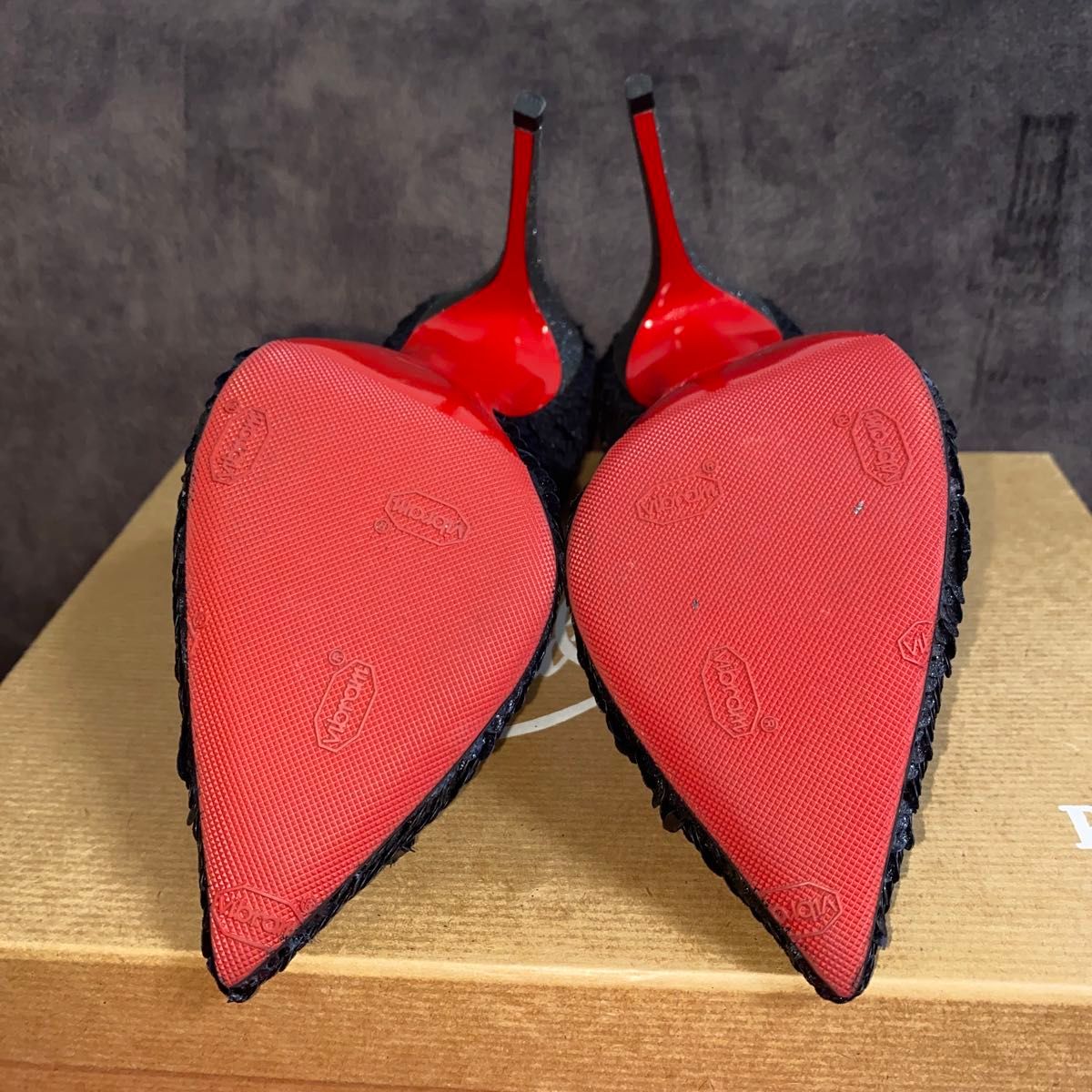 新品未使用】クリスチャンルブタン スパンコールパンプス 未使用 新品未使用】クリスチャンルブタン スパンコールパンプス 未使用